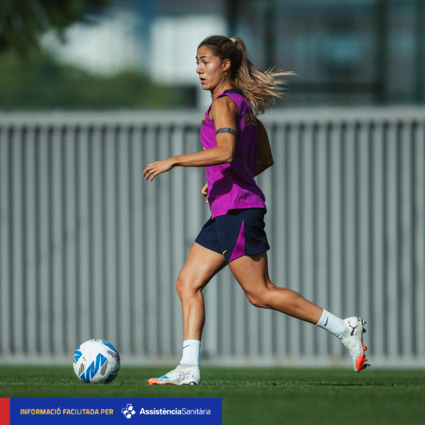 FCBfemeni's tweet image. ❗️[COMUNICATS MÈDICS]

▶️ La jugadora del primer equip Laia Aleixandri té una lesió muscular al soli de la cama esquerra. El temps de recuperació aproximat serà d’entre dues i tres setmanes.

▶️ La jugadora del primer equip Caroline Graham té unes molèsties musculars a la cama…
