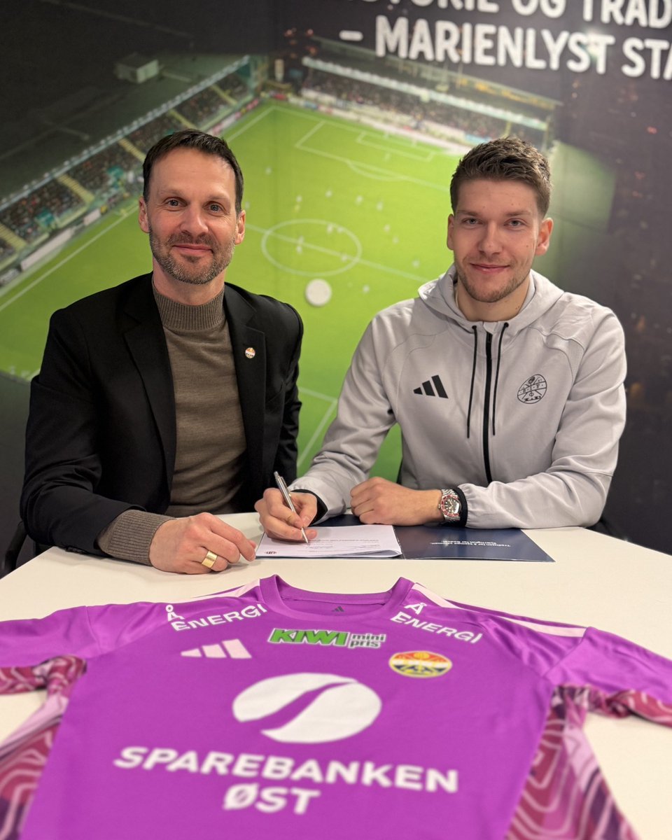 Velkommen, Mattias! 🇫🇴

Den færøyske landslagsmålvakten Mattias Lamhauge har signert en treårskontrakt med Strømsgodset. ✍🏼