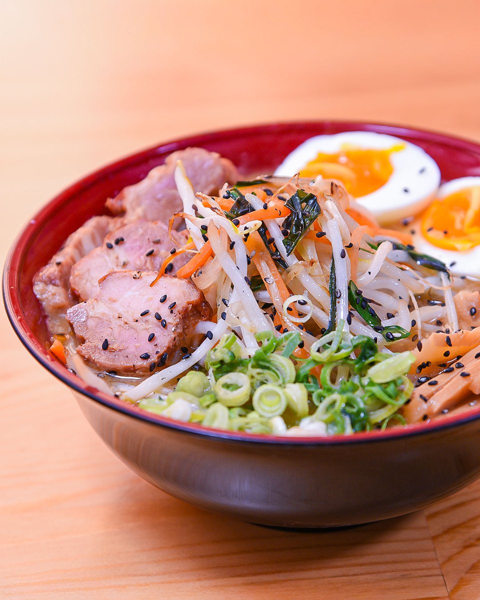 お昼は #味噌ラーメン ！ 普通の味噌、西京味噌、醤油麹をベースに作っ