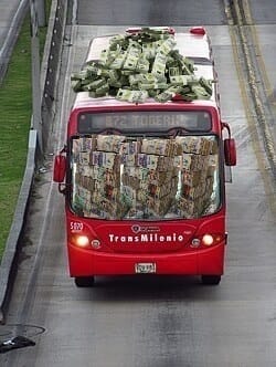 Ya sabíamos que el Coca-Colo Galán llegaba a la Alcaldía a favorecer a los dueños de Transmilenio,  por mandato de sus socios Peñaloza y  López.
El pueblo Bogotano seguirá aguantando el abuso de estos míseros seres que han cometido toda clase de canalladas contra los pobres?