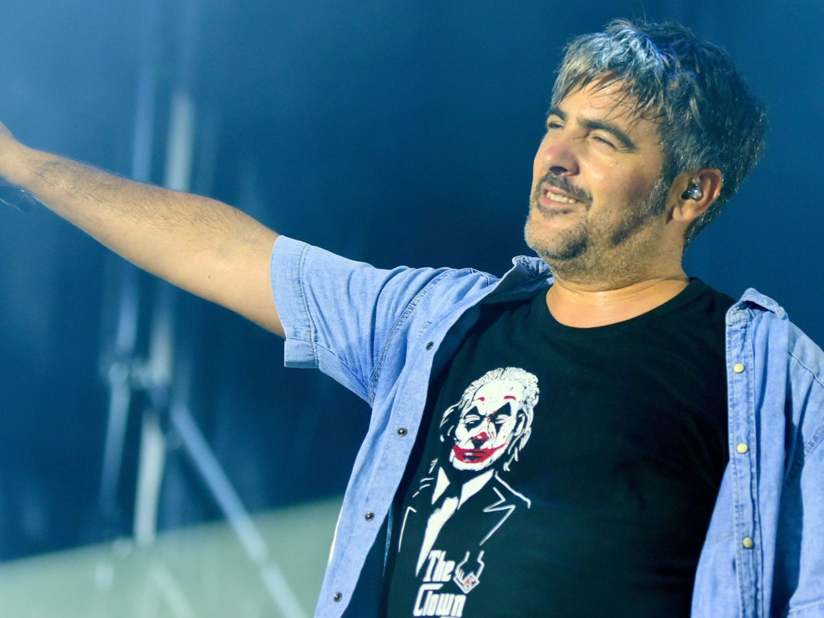 Hoy cumple 50 años el cantante y músico David Muñoz (Estopa).

¿Tu canción favorita de toda la carrera musical de <a href="/estopaoficial/">Estopa</a>? 🤔