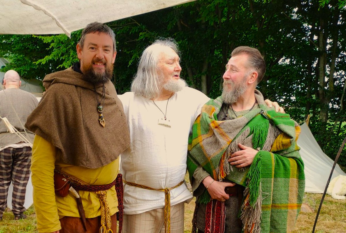 Contoutos Atrébate. tweet media