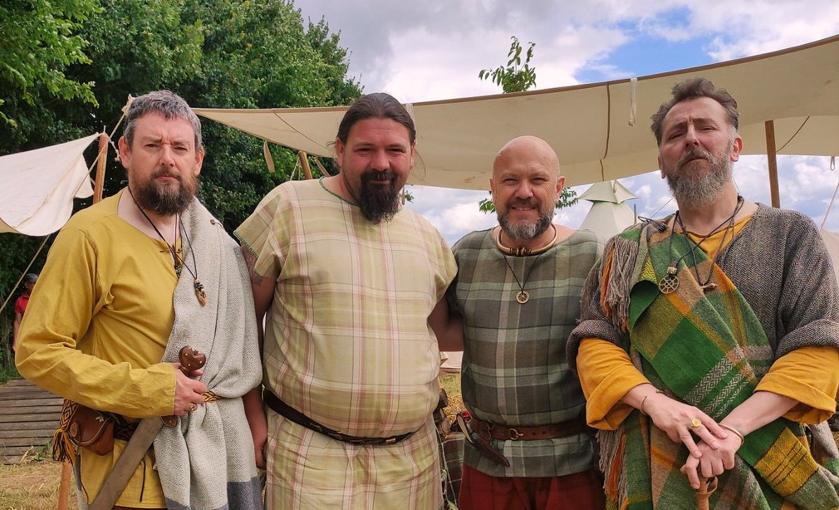 Contoutos Atrébate. tweet media