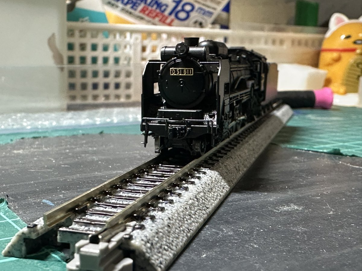 BBY013's tweet photo. 秋葉原に行った時にふらっと買ってしまったD51
ナンバープレート付けるだけでSL感増しますねぇ🤤

一緒に置いてあったC62のゆうづる牽引機も買っておけばよかったと後悔🥲 https://t.co/lQ5pIt1MMB