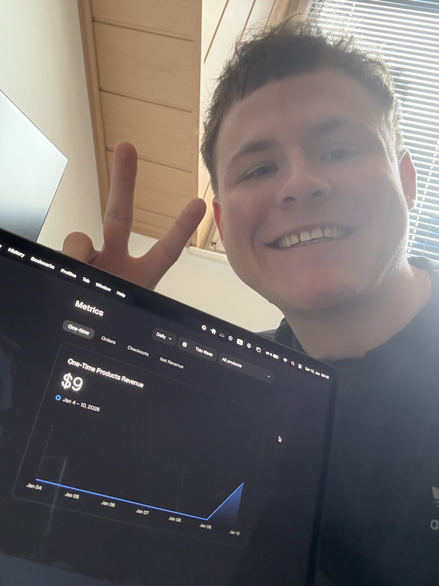 andi_losing's tweet image. omg i just made my first sale 🥹