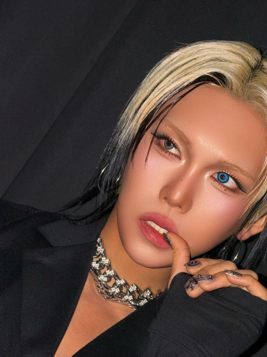 XLOV_official's tweet image. [📸]

𝟮𝟬𝟮𝟲 𝗫𝗟𝗢𝗩 𝟭𝘀𝘁 𝗔𝗡𝗡𝗜𝗩𝗘𝗥𝗦𝗔𝗥𝗬 𝗙𝗔𝗡 𝗖𝗢𝗡𝗖𝗘𝗥𝗧 &amp;lt;𝗙𝗜𝗥𝗦𝗧 𝗟𝗢𝗩𝗘&amp;gt;

#XLOV #엑스러브 
#HYUN #현
#FIRST_LOVE