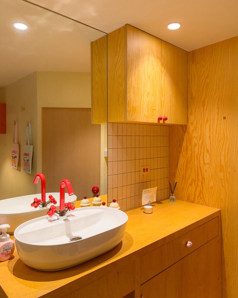 Rinry Joyspace 🛌🛋️🧼🚿 : แล้วมาเชียงใหม่รอบนี้ได้เจอ air bnb เปิดใหม่ชื่อว่า Rinry Joyspace มาในขนาดกะทัดรัดแต่รองรับผู้เข้าพักได้ถึง 4 คน (แต่แนะนำ 2 คนกำลังดี) แล้วโลเคชั่นคือเริ่ดเลยเพราะอยู่นิมมานนี่เอง ที่นี่มี facility ครบ รวมไปถึงเครื่องครัวและ amenity ต่างๆ ด้วย