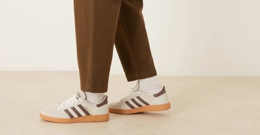 I have noticed an disturbing amount of people bouncing round in half mast kecks of late , unless you are an Edwardian aristocrat or a Windmill operator  please turn it and put your socks and manky ankles away please.