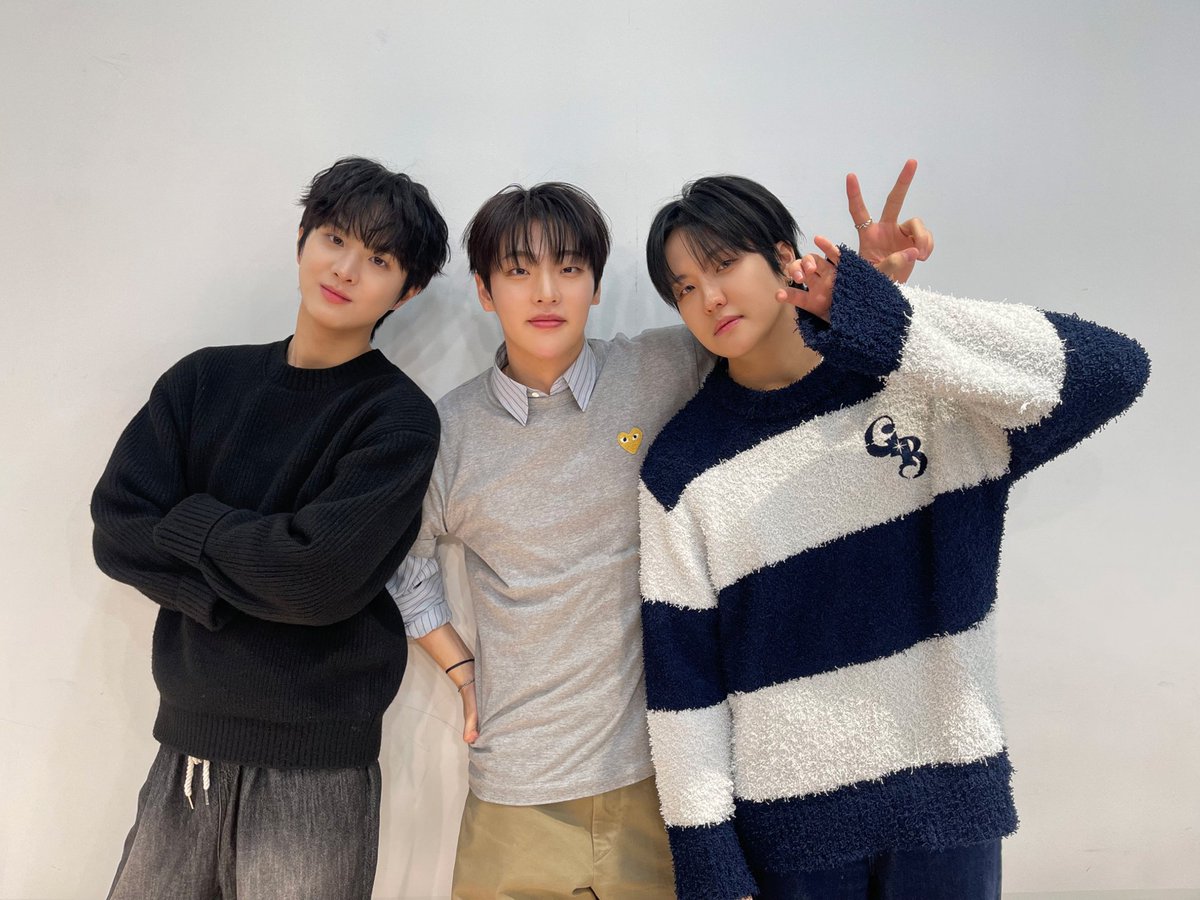 TheKingDom_GF's tweet photo. [👑]

더킹덤 팬 사인회 완료🩵

#TheKingDom #더킹덤 #TKD https://t.co/7pP1yqsYcK