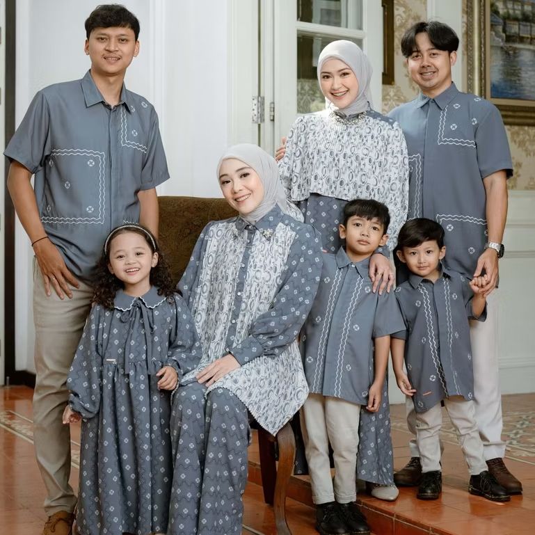 Gsjfjjds's tweet photo. Cek Mayoutfit Biha Pattern Sarimbit Lebaran Denimblue Series | Baju Lebaran Sarimbit Muslim Raya Keluarga Dress Koko Gamis Couple dengan harga Rp188.000. Dapatkan di Shopee sekarang! https://t.co/MEsLJRWOCn https://t.co/lZ0nxzHuK6