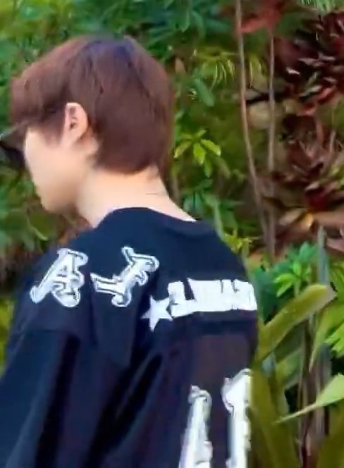 아니 너무맞춰입고다니잖아
오픈카 드라이브하면서 맞춰입었잖아지금