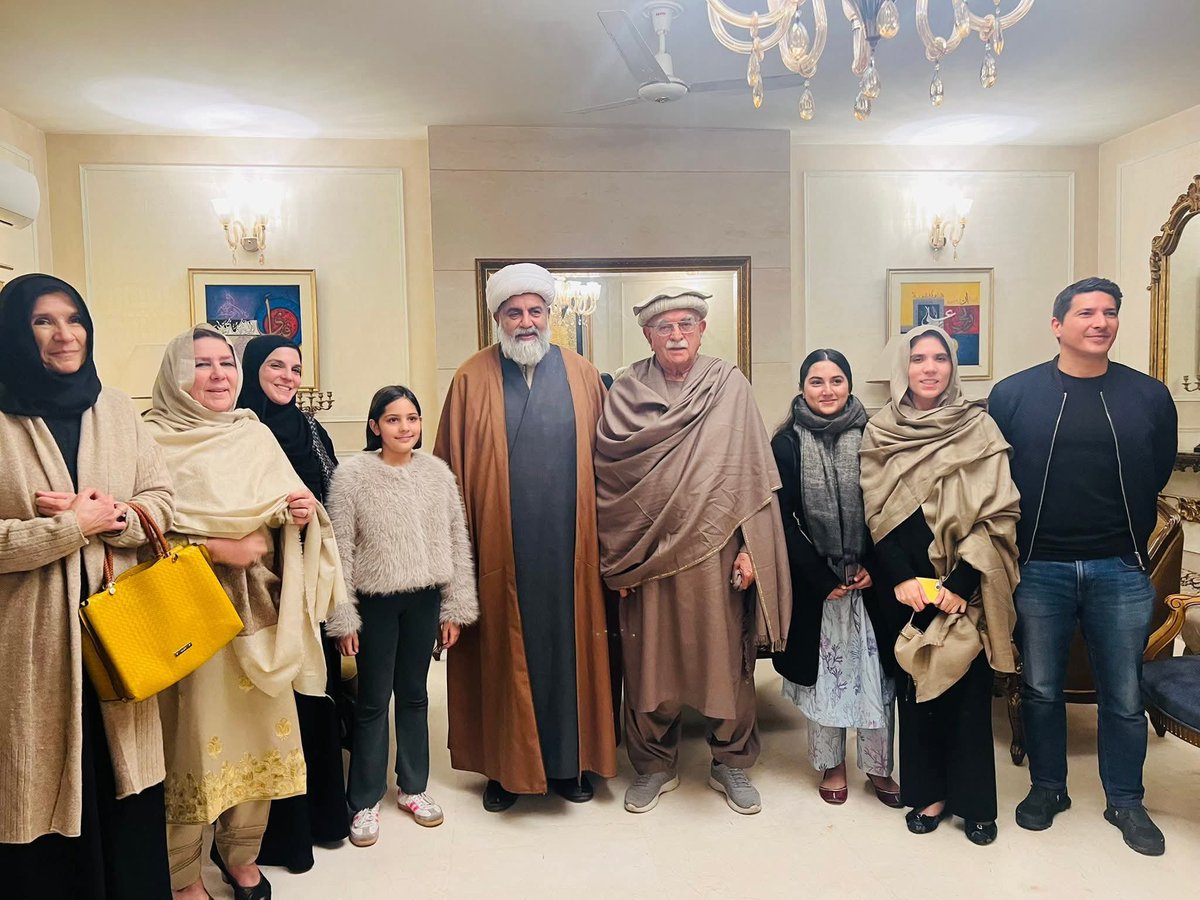 AdvHaiderMajeed's tweet photo. انشاءاللہ بہت جلد ایک دفعہ پھر ہم اپنے لیڈر عمران خان کے ساتھ اسی کمرے میں بیٹھیں گے۔ 
#زمان_پارک https://t.co/vZtumzqfgL