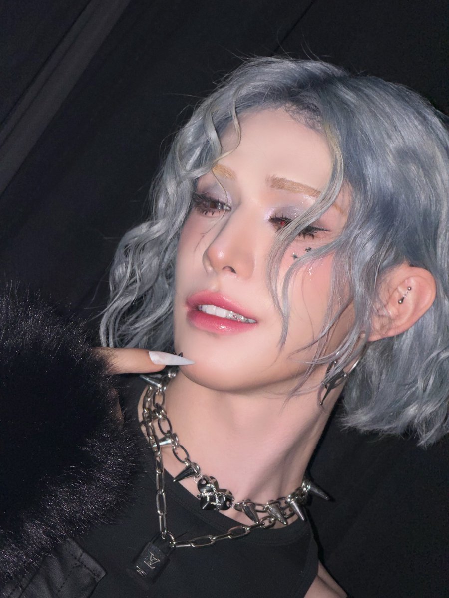 XLOV_official's tweet image. [📸]

𝟮𝟬𝟮𝟲 𝗫𝗟𝗢𝗩 𝟭𝘀𝘁 𝗔𝗡𝗡𝗜𝗩𝗘𝗥𝗦𝗔𝗥𝗬 𝗙𝗔𝗡 𝗖𝗢𝗡𝗖𝗘𝗥𝗧 &amp;lt;𝗙𝗜𝗥𝗦𝗧 𝗟𝗢𝗩𝗘&amp;gt;

#XLOV #엑스러브 
#WUMUTI #우무티
#FIRST_LOVE