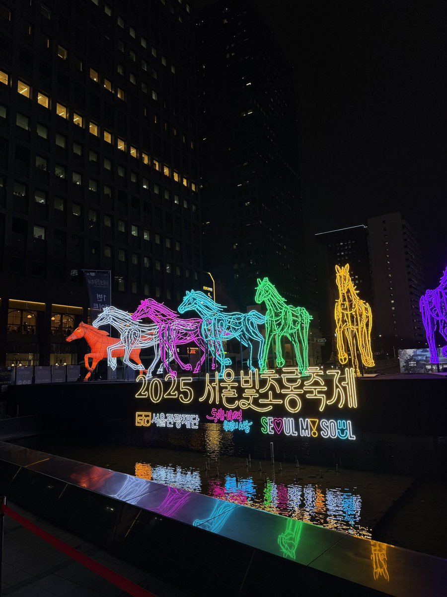 Cookiemanman's tweet image. river walks in korea are so nice 🥰