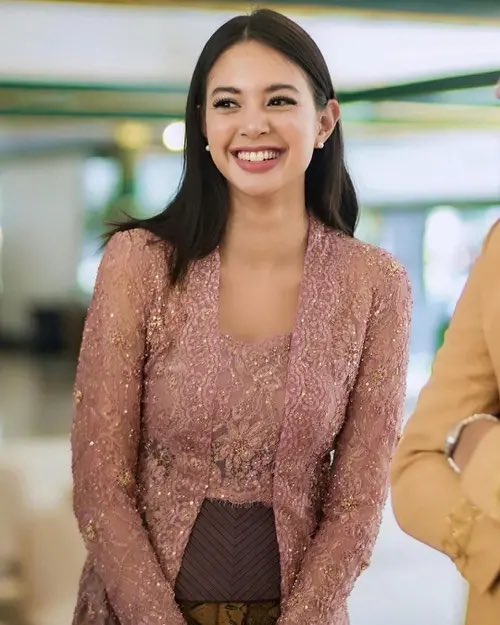 infodrakor_id's tweet image. *not kdrama related

Aurélie Moeremans ternyata korban child grooming dan pemerk*s**n di usia 15 tahun. Dia sering mendapat perlakuan kasar sampe di ludahin dan di aniaya. Sampe sekarang pelaku nya masih wara wiri di TV  

Aurelie pernah nge-spill di facebooknya sekitar tahun…