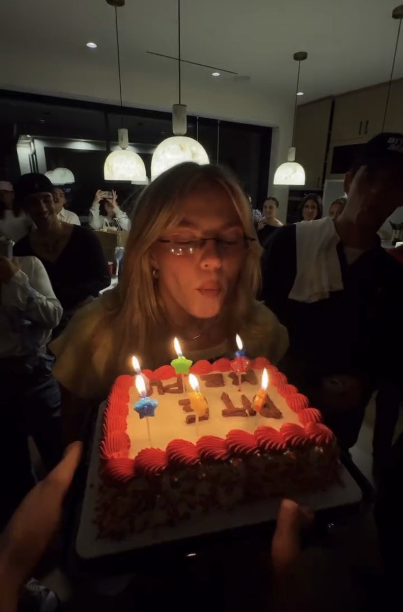 reneerappbr's tweet image. Hoje, dia 10 de janeiro, Reneé Rapp completa 26 anos! 🥳