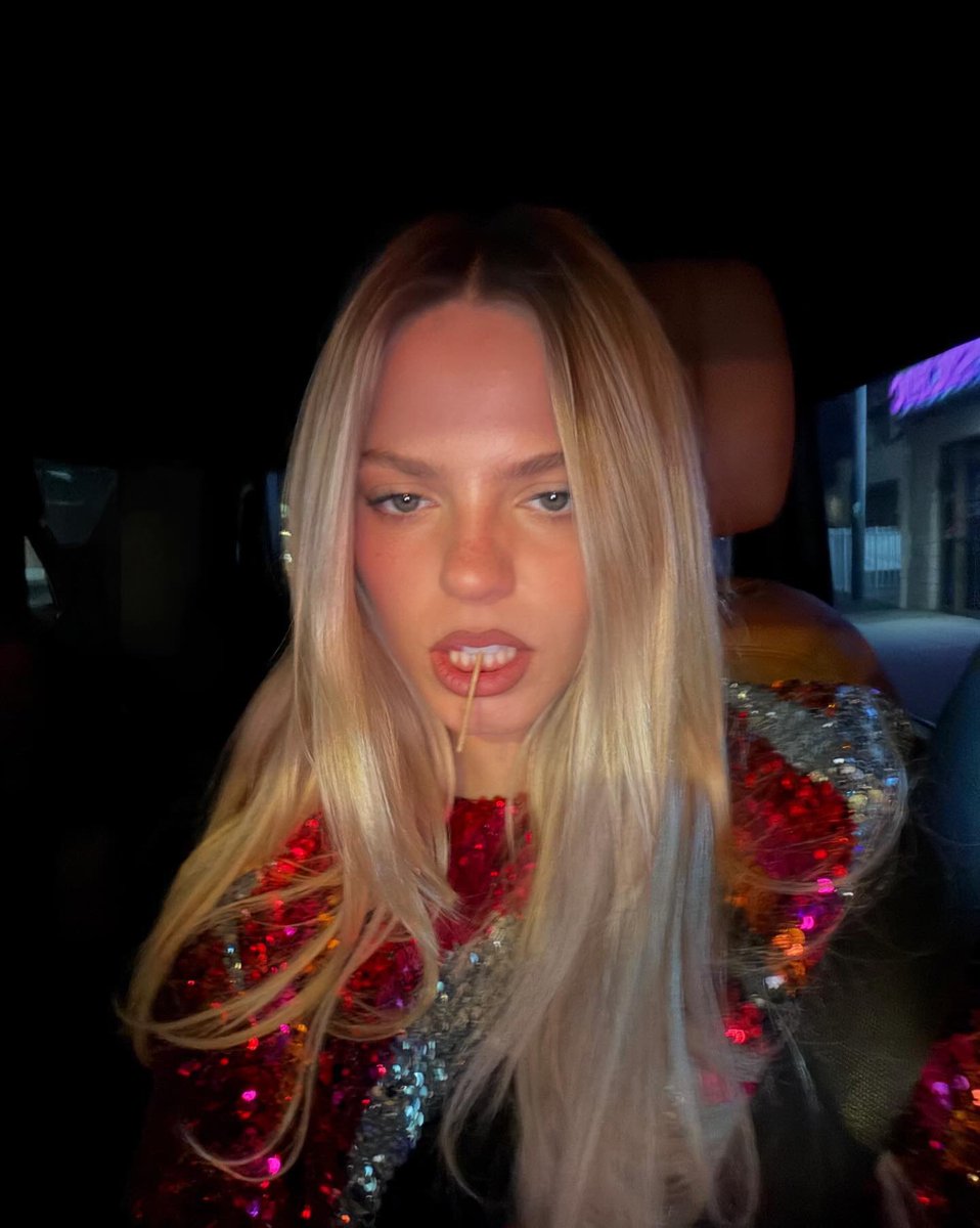 reneerappbr's tweet image. Hoje, dia 10 de janeiro, Reneé Rapp completa 26 anos! 🥳