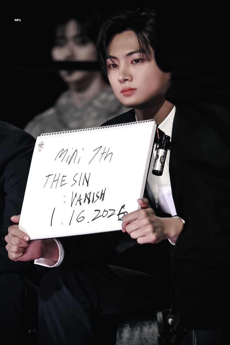 rubypjs's tweet image. jay writing 2025 instead of 2026 hhh