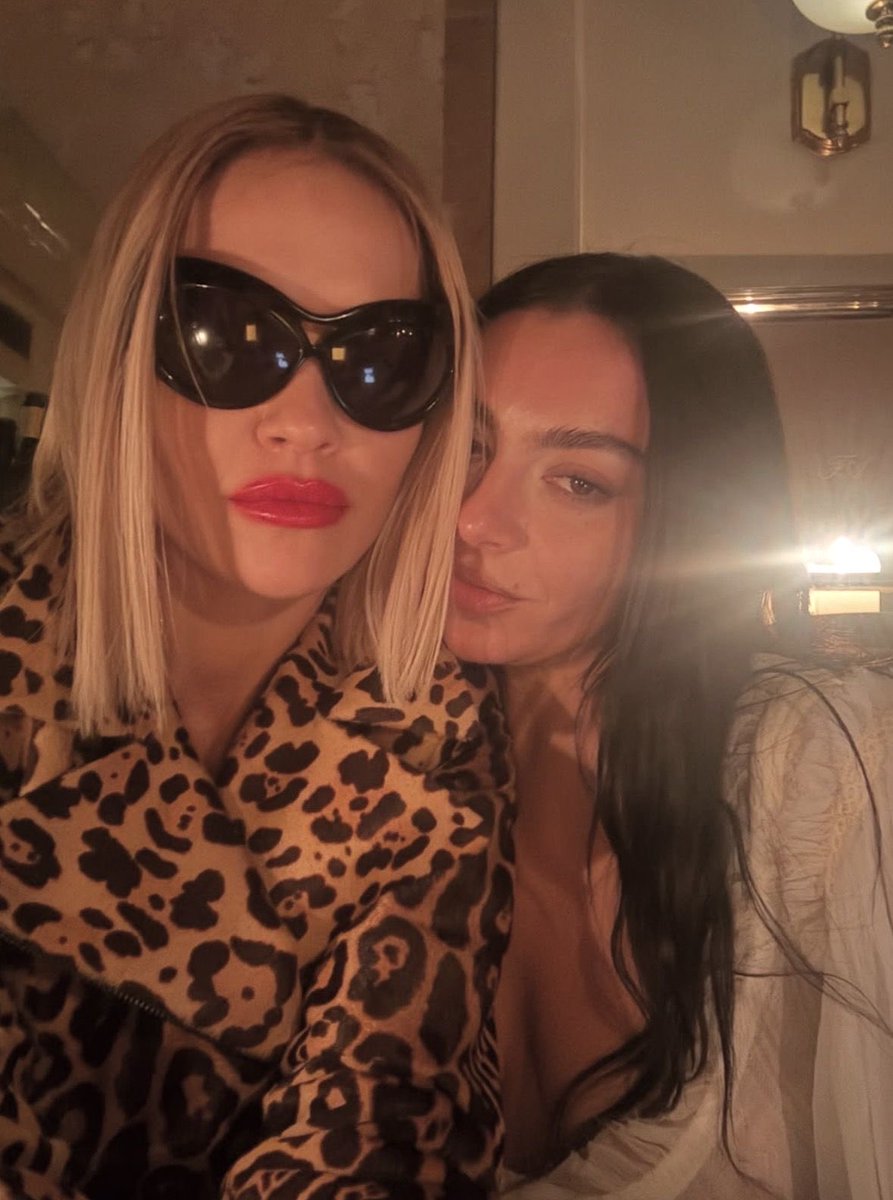 siegfriedkjs's tweet image. Madonna and Charli xcx stuns in new photo.