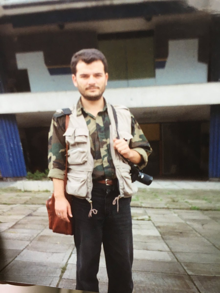 kemalozturk2020's tweet image. Gazeteci olarak 30. Yılımı bitirmiş bulunuyorum.
Hala çalışan bir gazeteciyim, zaten bizim meslekte emekli olunmaz.

Savaşlar, çatışmalar, afetler ve kriz bölgelerinde, yani sahada geçti mesaimin çoğu. 
Çünkü sahada olmadı mı meseleyi tam anlamamak mümkün değildir.

Mesleğimizin…