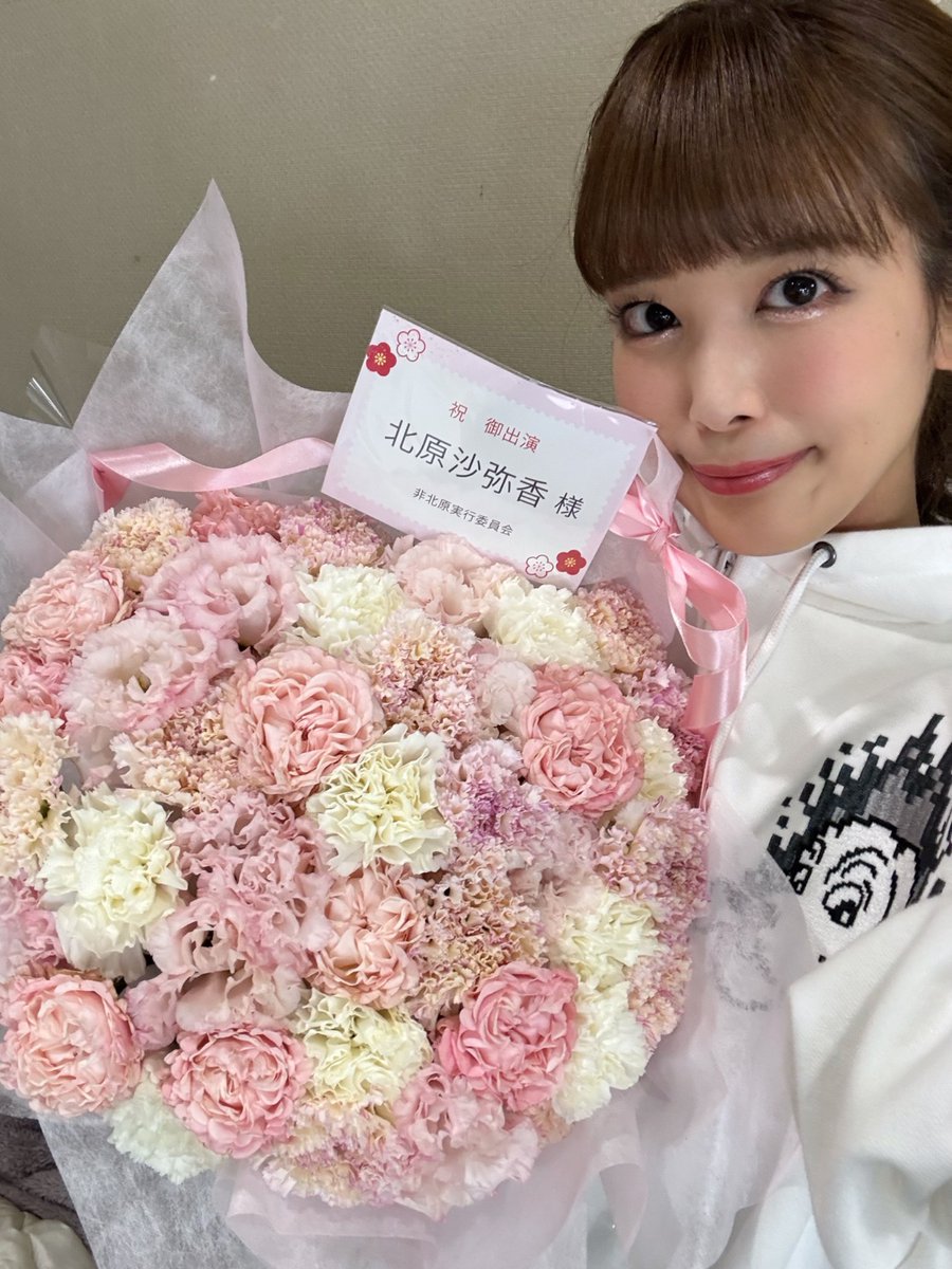 #アイマス新年会_東京DAY1

お酒を飲んで！！アイマスを味わって！！普段聞けない話聴いて！！幸せってこのことかぁ！！！！！！！！！

全世界に届け！！アイマス！！！！！
ありがとうございました！！！！

かんわいいいい！！お花もありがとうございました😭🌸🌸楽屋が良い匂いで...えへへ♡