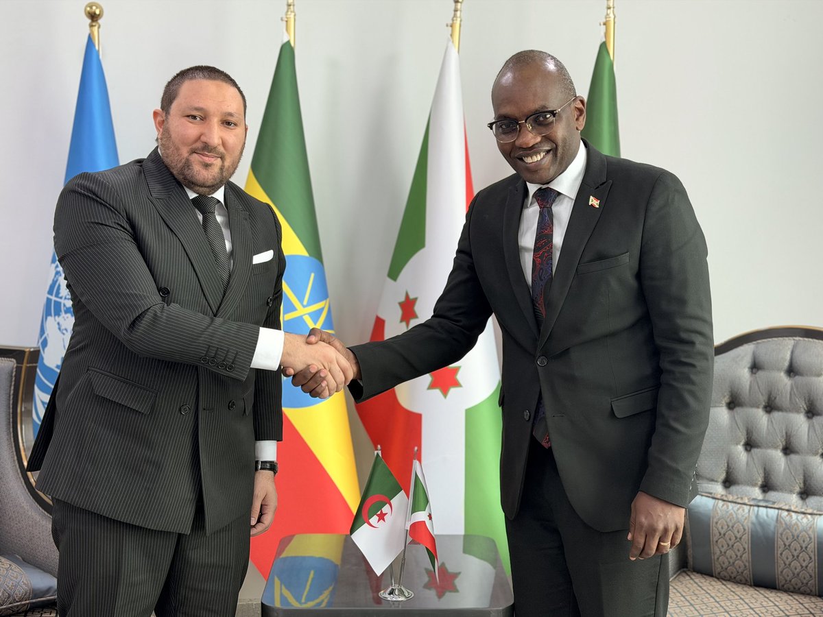 🤝 Diplomatie africaine en action

🔹 Visite de courtoisie stratégique

Le Dr Mohamed Khaled, Représentant permanent de l’#Algérie auprès de l’#UnionAfricaine (<a href="/AmbalgAddis/">Algeria in Addis-Ababa/PM to African Union & UNECA</a>), a rendu une visite de courtoisie à <a href="/willynyamitwe/">Amb. Willy Nyamitwe</a>, Ambassadeur du #Burundi.

🔹 Convergences et intérêts