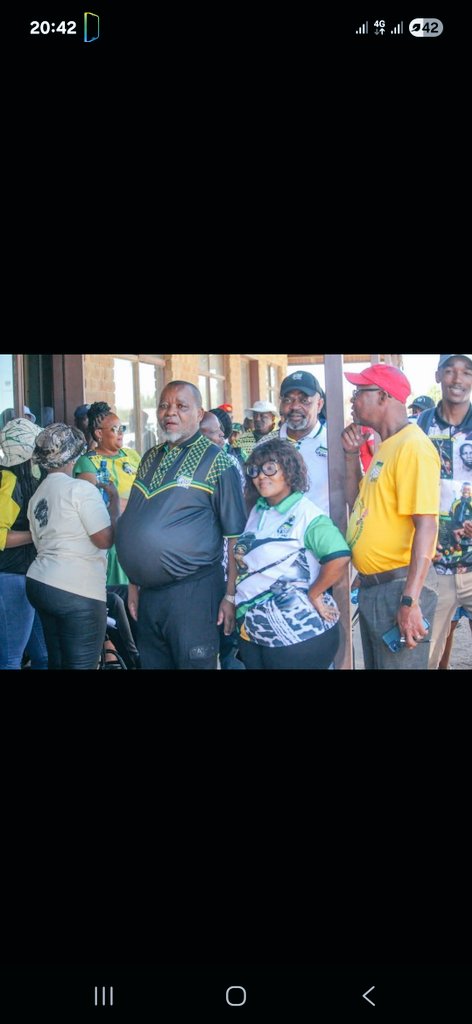 DeesGoee's tweet photo. @MYANC Useless https://t.co/NMknEADmV6