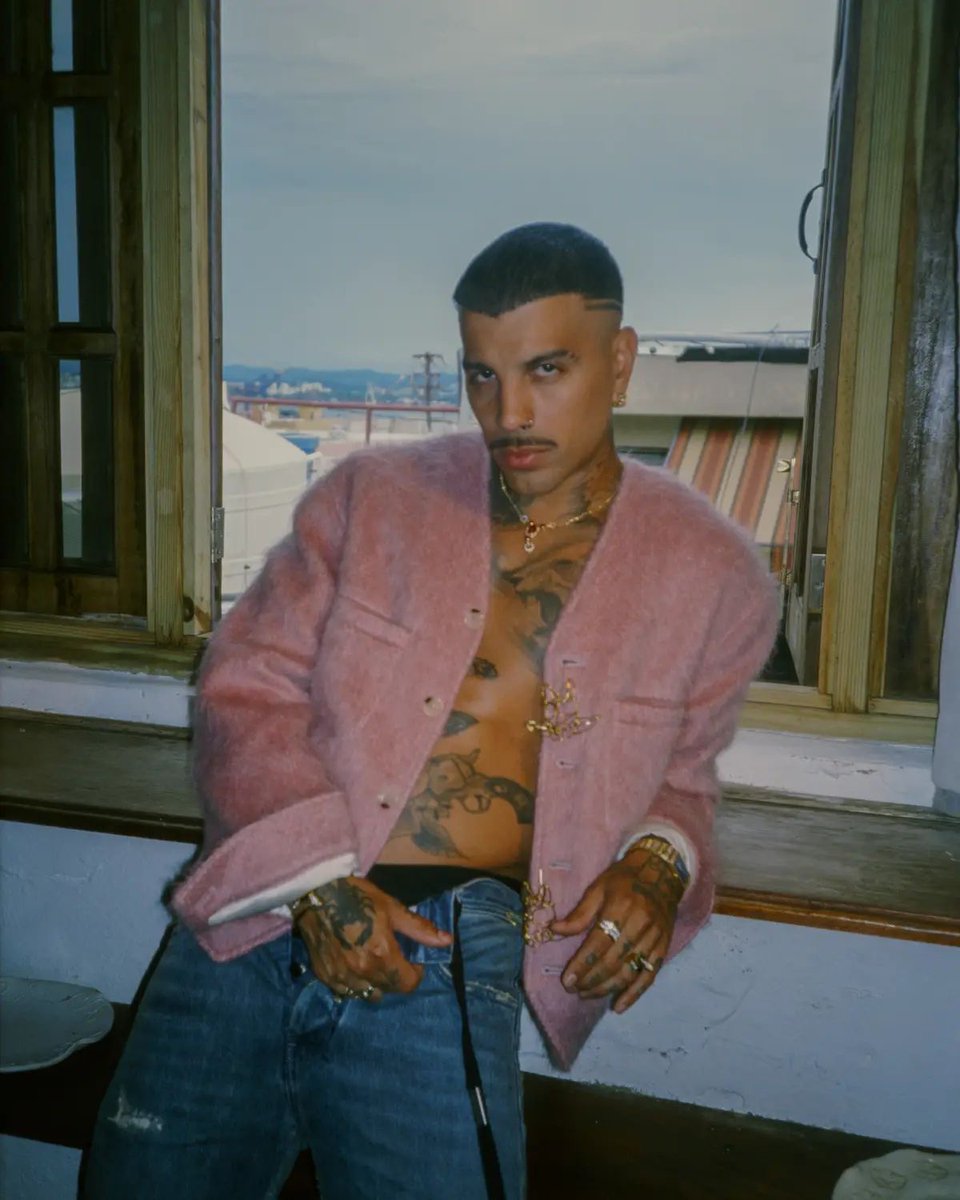 Rauw Alejandro completa 33 anos.