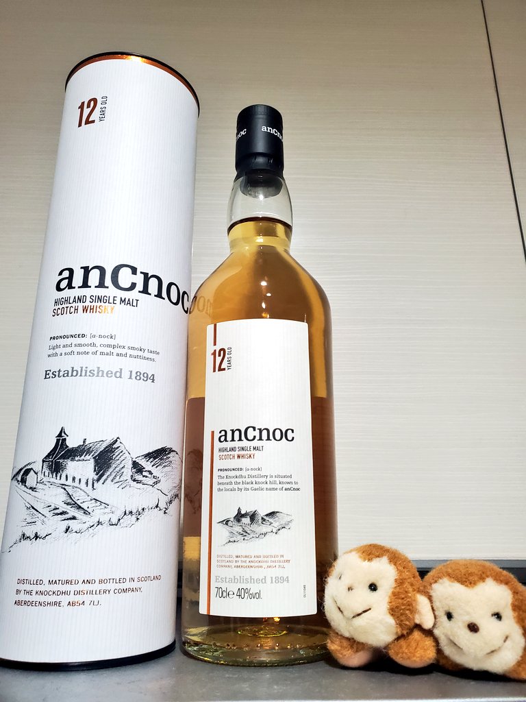 hisui7111's tweet photo. アンノック！
初めて飲みます。
年末、AEON de WINEのサイトで安売りしてたので、ポチっと。
意外な掘り出し物が売ってたりするので、定期的にチェックですね👍️
いただきます！
#アンノック
#ウィスキー
#anCnoc https://t.co/271o4w4hr3