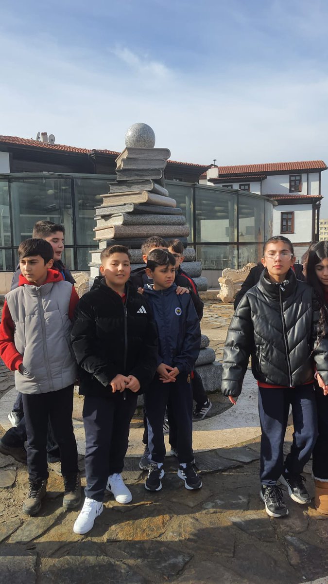 KocatepeOO's tweet photo. 📍 Ankara | Hacı Bayram-ı Veli Camii Ziyareti
Öğrencilerimizle birlikte Ankara’nın manevi miraslarından biri olan Hacı Bayram-ı Veli Camii’ni ziyaret ettik.
@tcmeb @Yusuf__Tekin @MemAnkara @KeciorenMEM https://t.co/EkoAfY9Bkf
