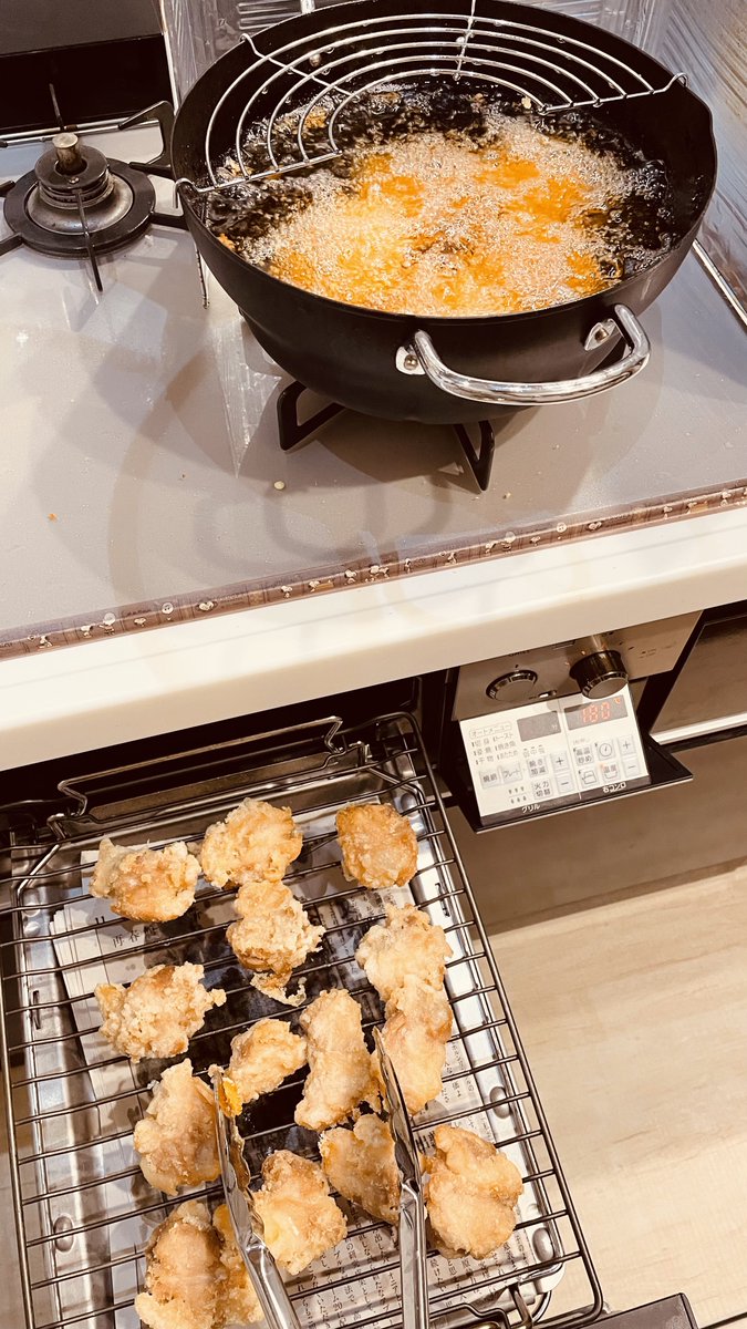 T_hgcc's tweet photo. 唐揚げとカニクリームコロッケ揚げ揚げ https://t.co/e0XqsHJo1Z