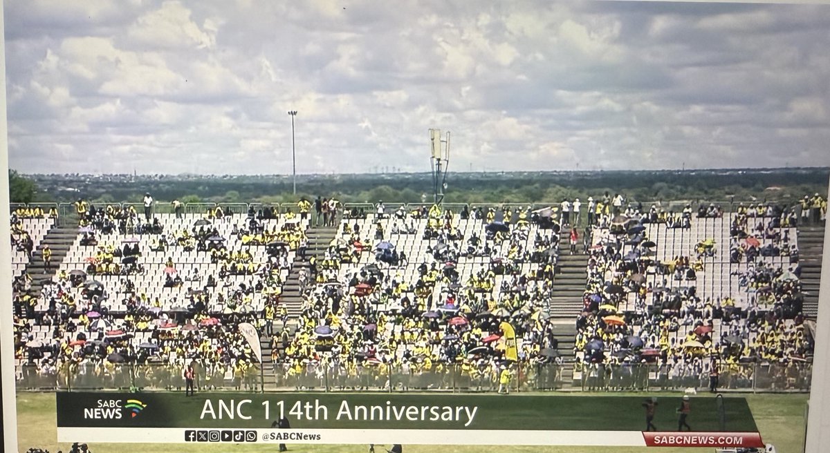 Sinawo_Thambo's tweet image. 13:27pm

The ANC President is now talking banna are buses still coming?🤦🏾