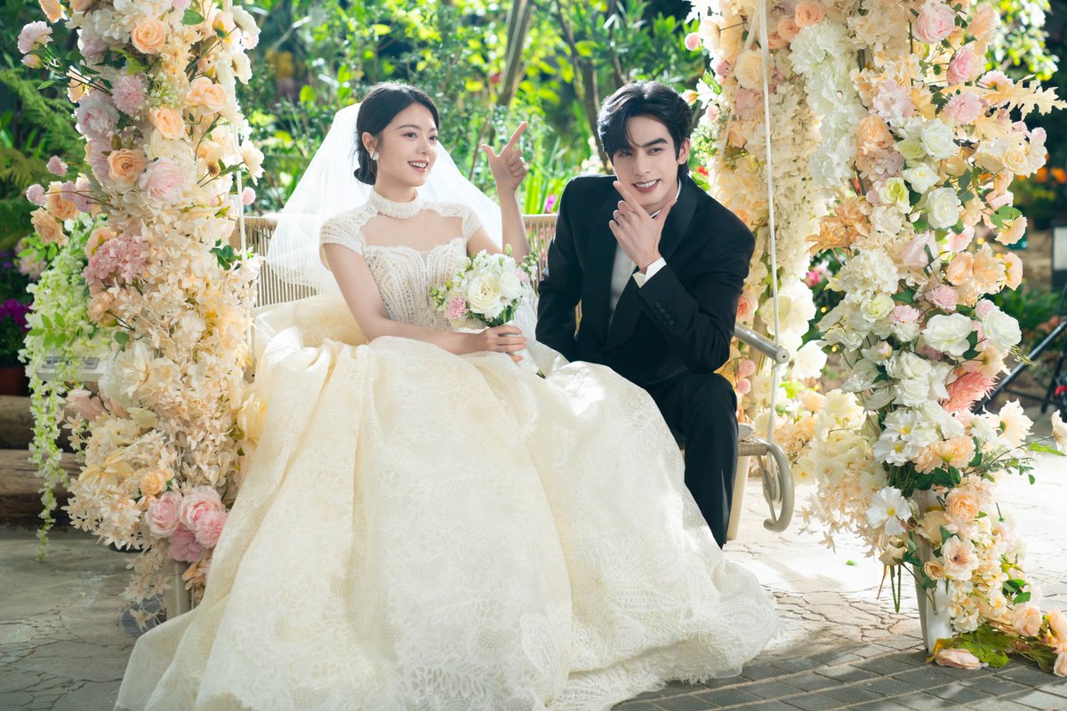 randmpersonjk's tweet image. 2026.01.10
Nie Xiguang | Weibo
#ShineOnMe ☀️

Lin Yusen, let me give you the answer.

First, I want to congratulate you on seizing the most perfect “moment” in the Liuguang Forest. But in truth, whenever you choose to speak up, that moment is already the “perfect moment.”

You…