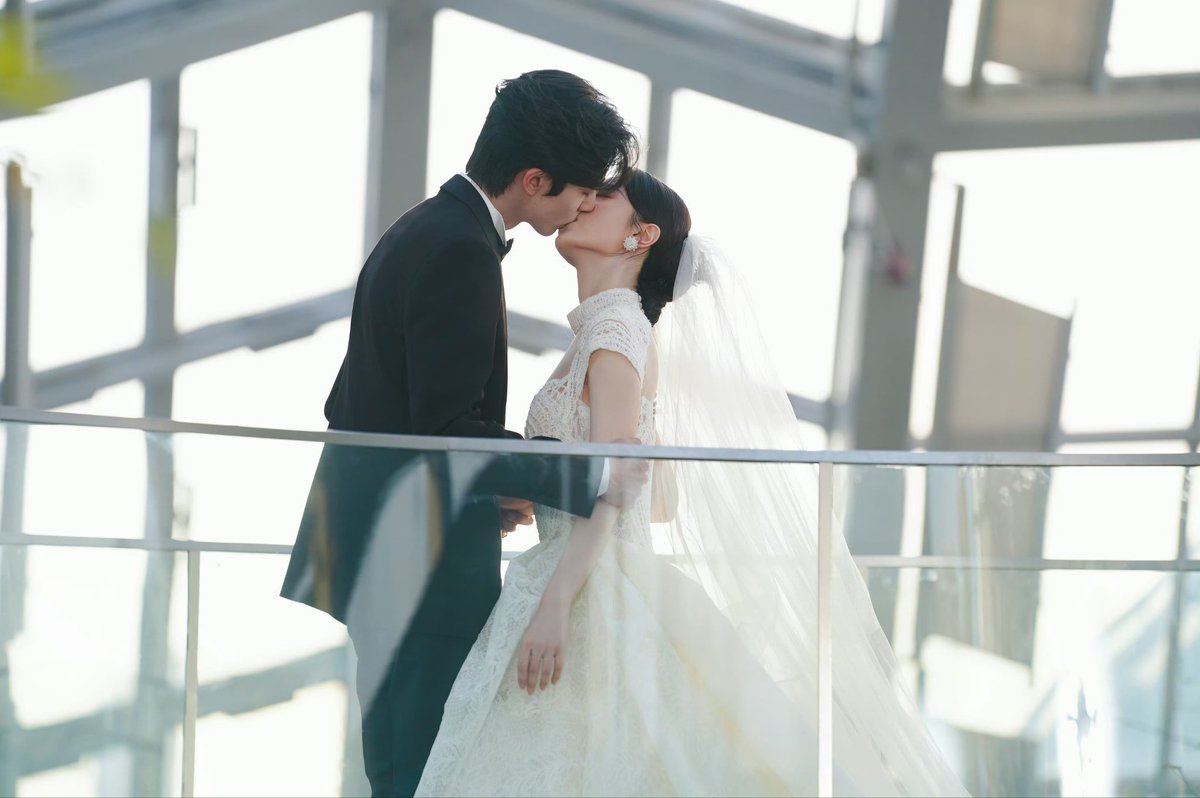 randmpersonjk's tweet image. 2026.01.10
Nie Xiguang | Weibo
#ShineOnMe ☀️

Lin Yusen, let me give you the answer.

First, I want to congratulate you on seizing the most perfect “moment” in the Liuguang Forest. But in truth, whenever you choose to speak up, that moment is already the “perfect moment.”

You…