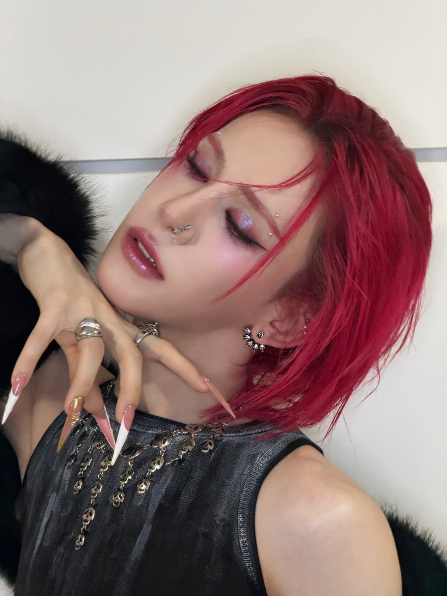 gayandevol's tweet image. there has simply never been a cuntier idol