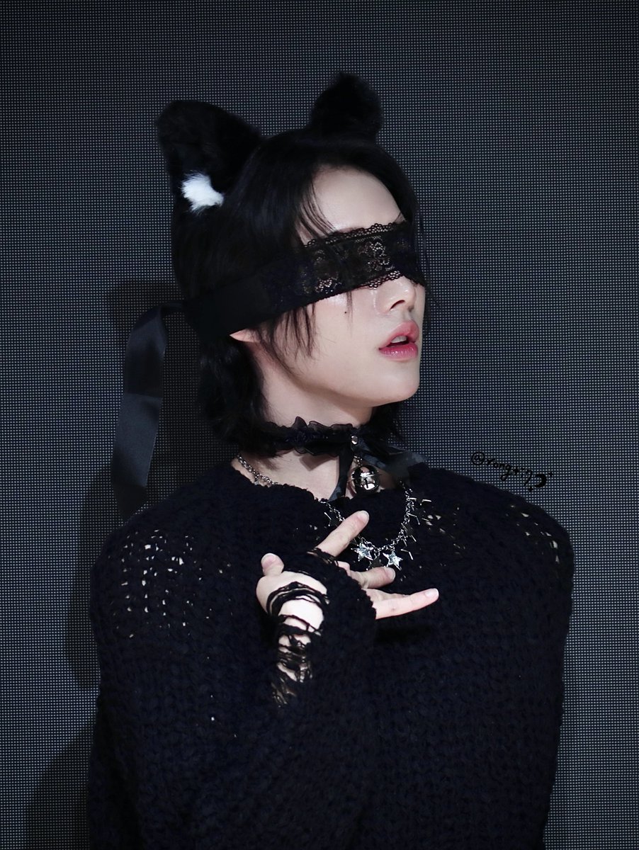 rongti7's tweet image. 260110 점프업

🐈‍⬛🖤

#XLOV #엑스러브 #RUI #루이