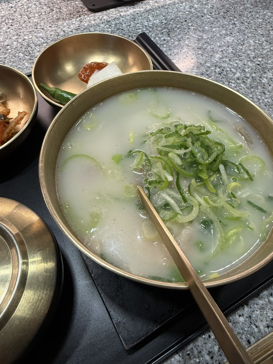 오늘 사실 ..
레드후드로 당일치기 부코 다녀왔어요~!

첫 부코였는데 생각보다 넘 쾌적하고 다들 너무 친절하고 좋으셨구ㅠ
바람이 넘 많이불어서 힘드셨을텐데 사진요청해주셔서 감사했습니다~!

막판엔 고기국밥 먹고가겠다고 뛰어다니기까지했다네요 ..ㅎ; 
담엔 양일와야징~

#부코_후기