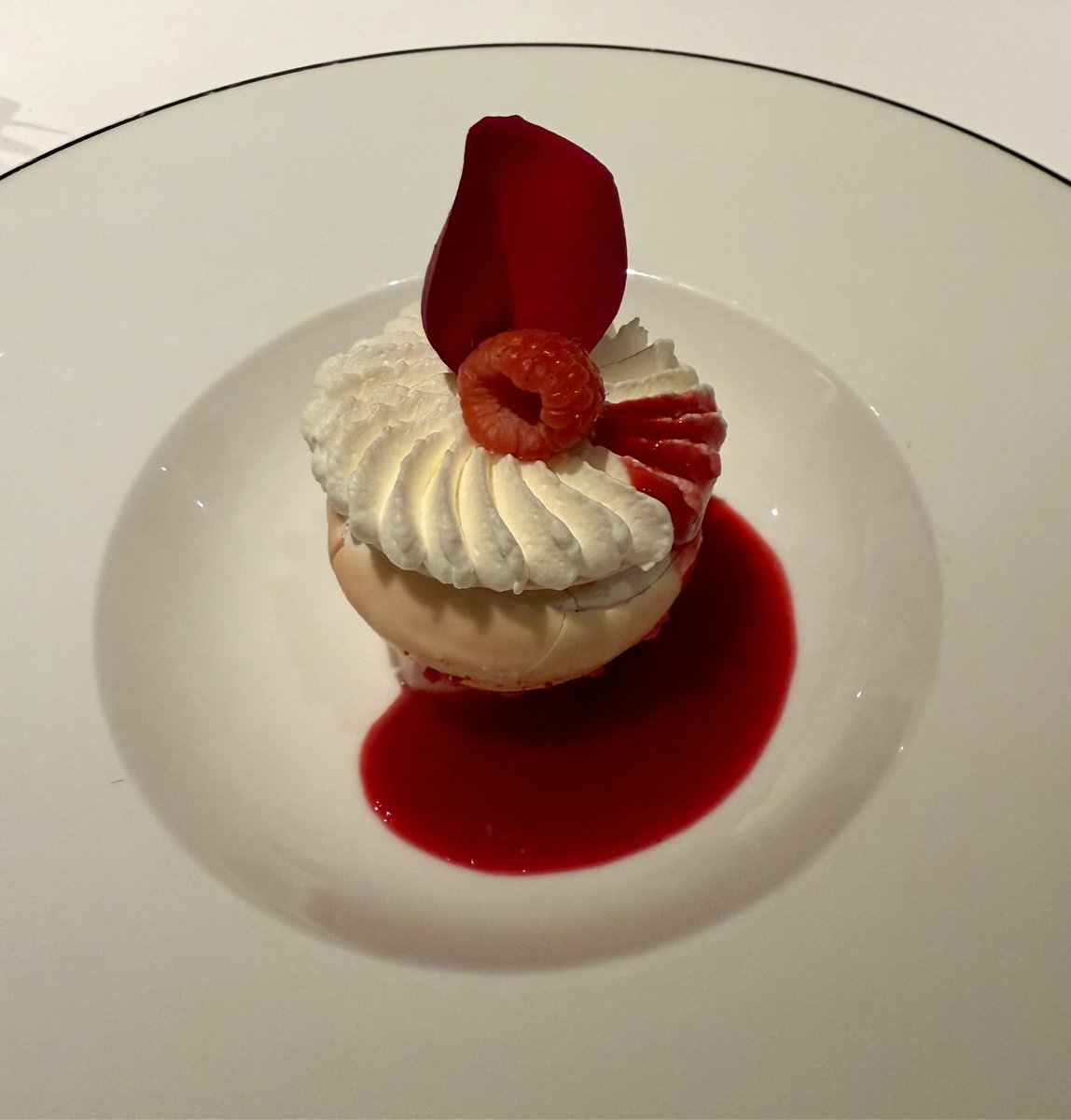 OLIVIA_relax's tweet image. ピエールエルメのスイーツにて〆