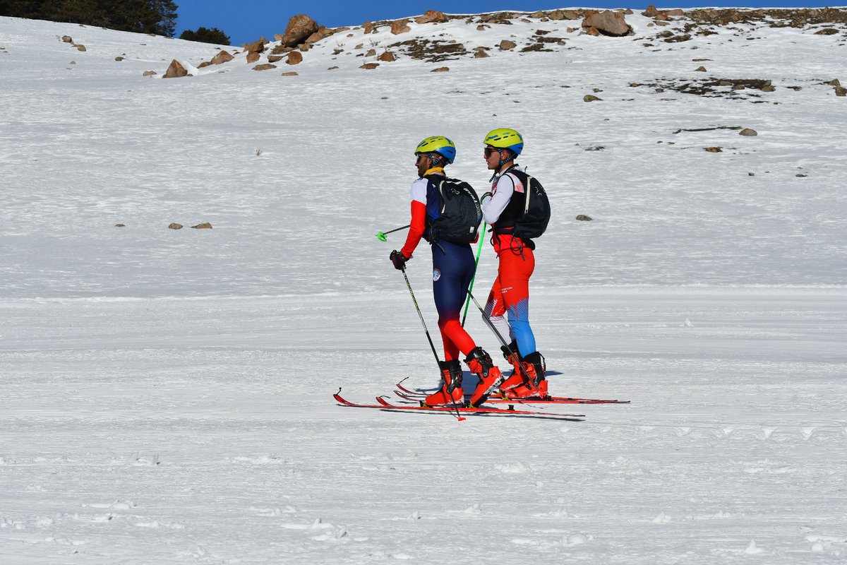 🎿🇹🇷 Dağ Kayağı Milli Takım Kış Kampı Sarıkamış’ta! 🇹🇷🎿
Türkiye’nin dört bir yanından gelen Dağ Kayağı Milli Takımı,
5 kadın, 10 erkek olmak üzere toplam 15 milli sporcu ve 3 antrenör ile
5–13 Ocak 2026 tarihleri arasında Sarıkamış Osman Yüce Kayak Evi’nde kış kampını sürdürüyor