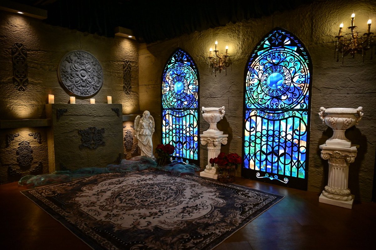 [ A룸 ] 고딕 , 엔틱

🌟 크리스마스 배경이 해체되고,
기존 배경이 돌아았습니다~!!

✅ 1시간 / 35,000원

✅ 무료 장비 
- 순간광 조명 2대 ( 포토레이 300 )
- 지속광 조명 2대 ( 아마란 150c )
- 무선 동조기 1개
- 스모그 머신 1대

✔️ 사진상의 모든 배경 이용 가능