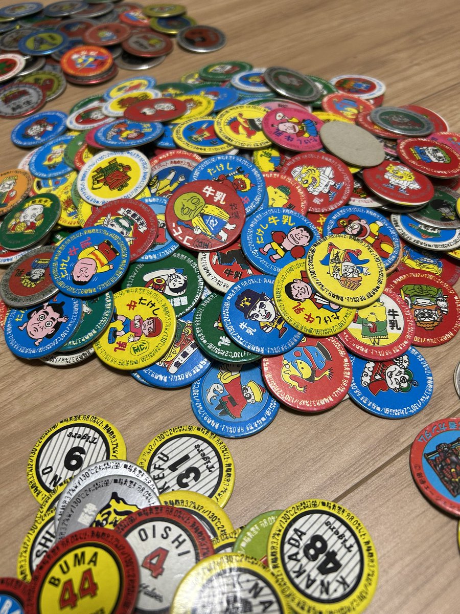 ふいにミルクキャップの整理を始める。ゆる絵、ミニ四駆、星矢、SD