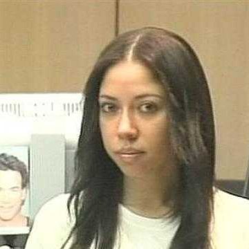 Cultination1's tweet image. 🇺🇸😱 ELLE PAIE UN « TUEUR À GAGES » POUR ASSASSINER SON MARI… MAIS C’ÉTAIT UN FLIC INFILTRÉ ET LA POLICE LUI FAIT CROIRE QUE C’EST RÉUSSI.

En 2009, Dalia Dippolito, 26 ans, mariée depuis seulement 6 mois à Michael, contacte  un intermédiaire pour faire assassiner son mari,…