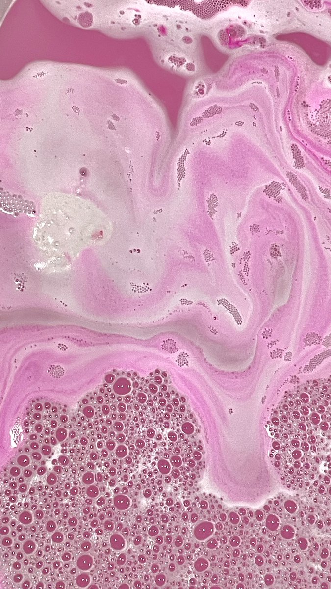 러쉬 발렌타인 신상 베쓰밤이 너무 슈가슈가룬이라 안 살 수없었음 ᐢᗜᐢ 💓