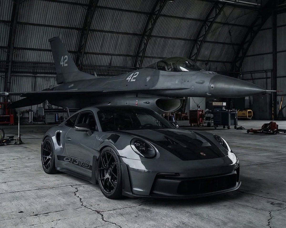 carpxrnpicx's tweet photo. 992 GT3RS https://t.co/Wb0dLXMa2s