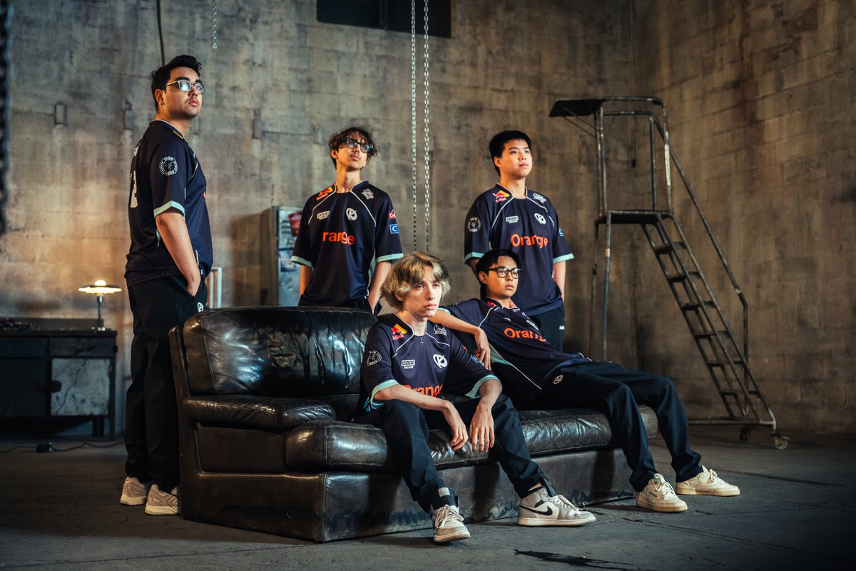 KarmineCorp's tweet image. ⏳ Plus qu’une semaine avant l’affrontement.
La tension monte, les camps se forment.
Une seule question : #KCBWIN🟦 ou #KCWIN🟥 ?