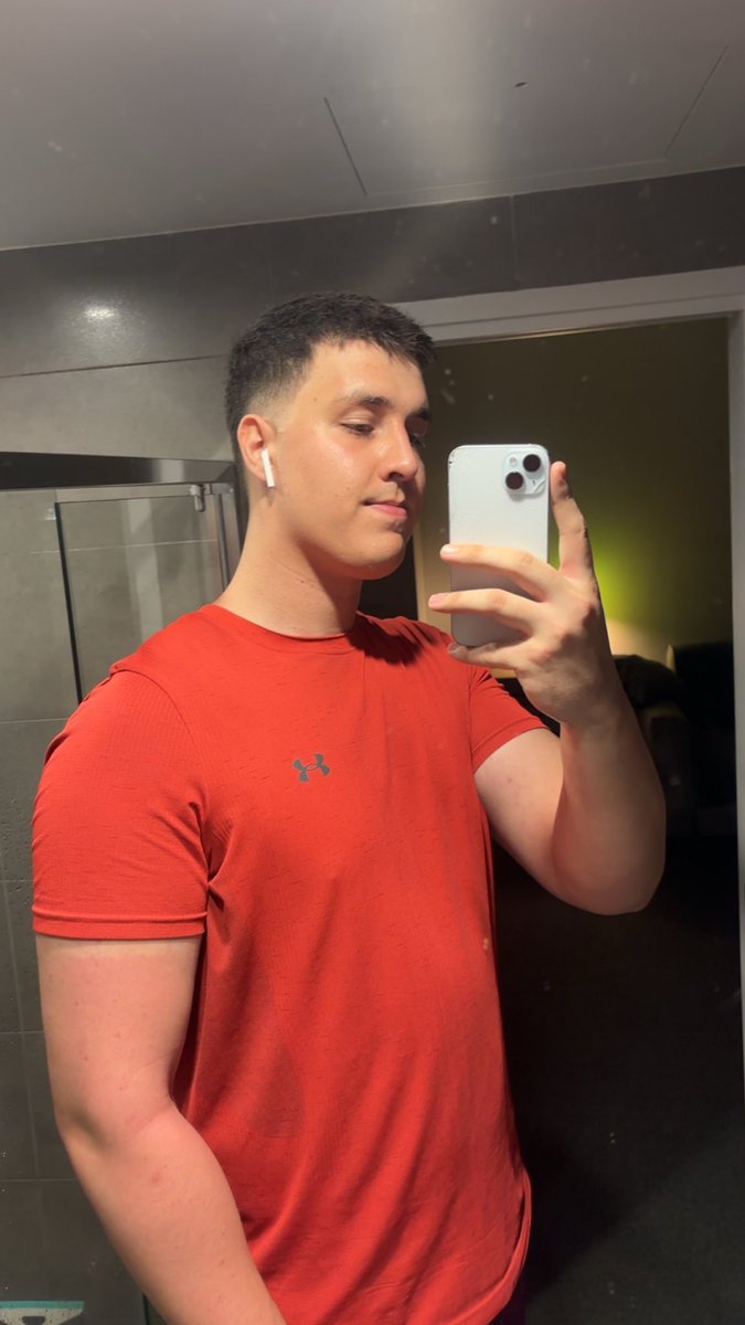 TheLukaFarley's tweet photo. Haircut done ✅ All locked and loaded for my interview at Nana’s Bakery on Monday. Short, neat, and professional. Wish me luck👵🏼🍞
#moggin #bread #newcut #newfoundswagger https://t.co/kOENmr5IgC