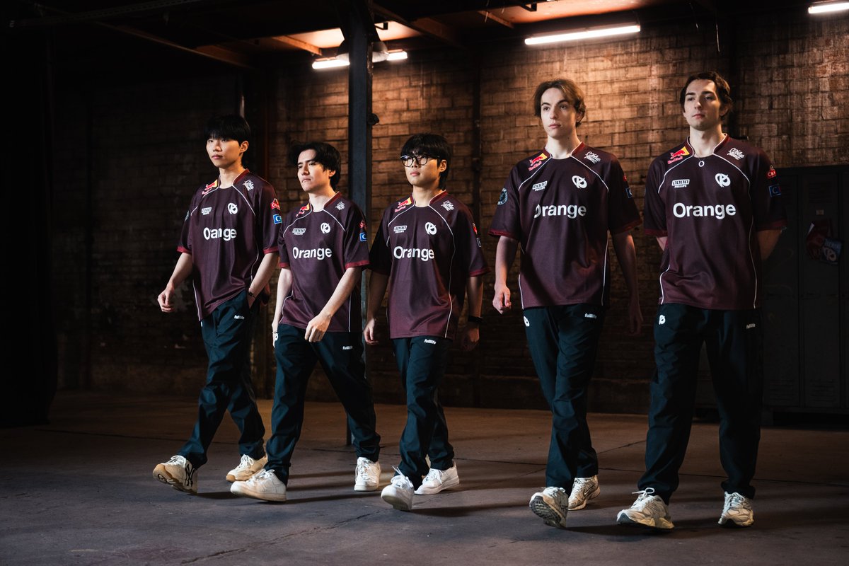 KarmineCorp's tweet image. ⏳ Plus qu’une semaine avant l’affrontement.
La tension monte, les camps se forment.
Une seule question : #KCBWIN🟦 ou #KCWIN🟥 ?