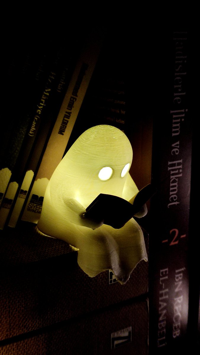 kitaplığıma çok yakıştın 😍👻