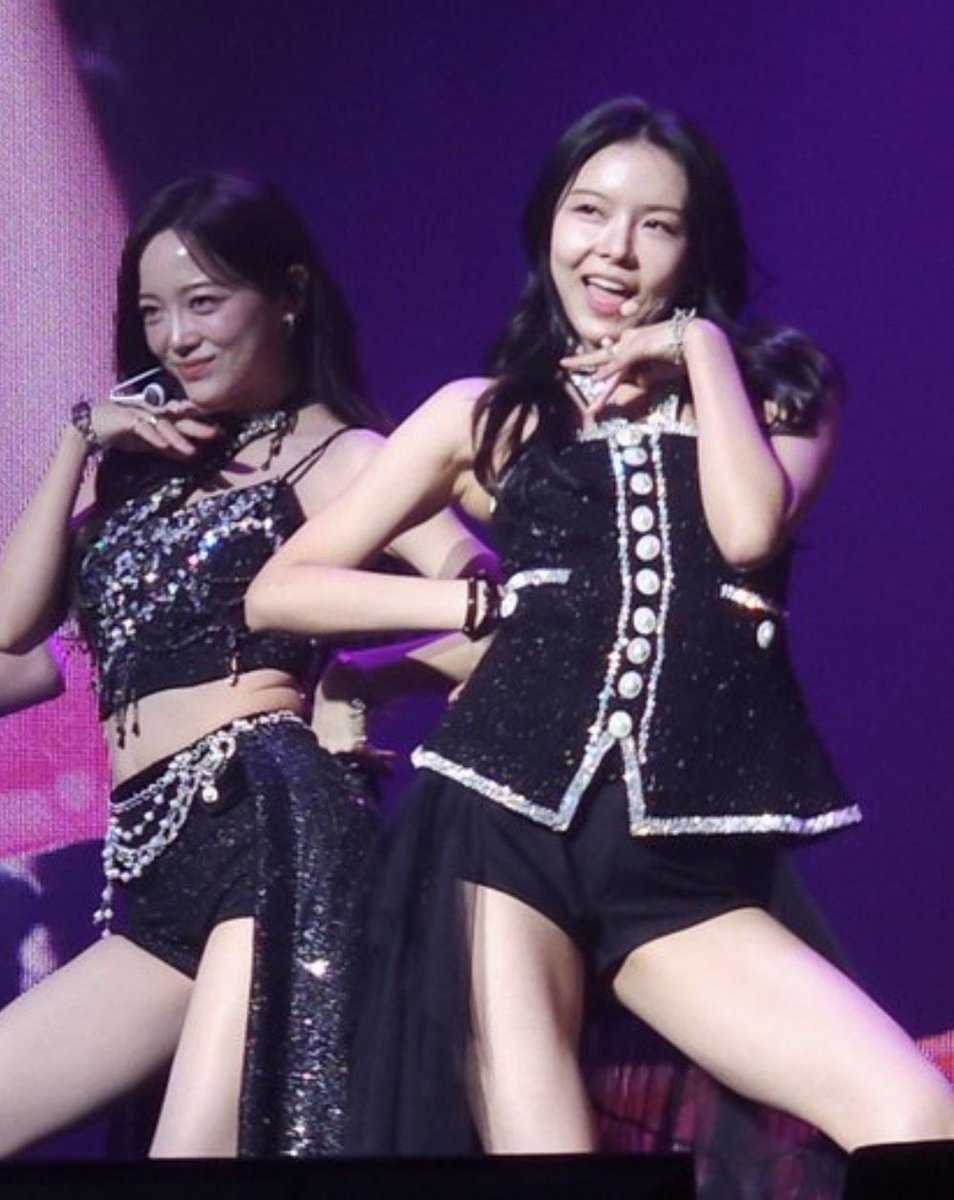 sesangmountain's tweet photo. I didn’t know she was spoiling the hint with wonderland dance nayoung (gugudan) will be at FanCon too 😭
Sejeong never amiss in giving pleasant surprises 
No wonder she is practicing so hard so much 🥳

#김세정 #KIMSEJEONG
#열번째편지 #TenthLetter
#KIMSEJEONG_FANCONCERT https://t.co/TyiY6PiqBm
