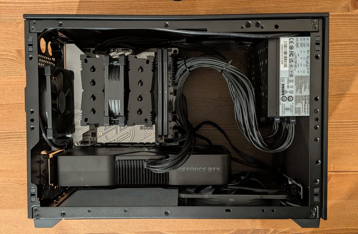 For the first time in many years I've sat down and actually done some cable management 🫡 Hopefully it turns back on